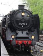 Bonn Hbf am 25.April 2015: Die BR 01 118 (01 2118-6) fährt auf Gleis 2 in den Bahnhof ein.