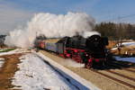 Die 1936 gebaute Schnellzugdampflokomotive 001 180-9 aus Nördlingen am 23. Februar 2019 mit dem Sonderzug nach Berchtesgaden aufgenommen bei Grabenstätt.