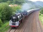 01 533 und 01 1066 mit einem Sonderzug kurz vor dem Bahnhof Hersbruck. Aufgenommen am 30.06.2007 