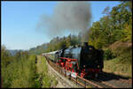 Jubiläum 175 Jahre Schiefe Ebene: Der Sonderzug des Bayerischen Eisenbahnmuseums Nördlingen (BEM) mit der Schnellzugdampflok 01 066 und der 212 284-4 am 01.10.2023 auf der Schiefen Ebene.