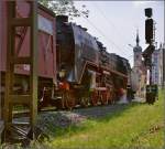 Vor historischer Kulisse. Einfahrt nach Konstanz, 01 118 der Historischen Eisenbahn Frankfurt im Auftrag des Lindauer Reisebüros. Im Hintergrund das älteste durchgehend bespielte Theater Deutschland und dahinter die altkatholische Christuskirche, in der die weltweit ersten katholischen Pfarrerinnen geweiht wurden. Konstanz, Juni 2015. 