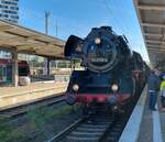 Viel Besuch am Gleis 20 in Berlin Lichtenberg, die Berliner Eisenbahnfreunde e.V. auf dem Weg nach Waren Müritz