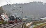 Die Dampflokomotiven 03 2155-4 und die 03 1010 in Doppeltraktion fahren zusammen mit der Schiebedampflokomotive 35 1097-1 mit einem Sonderzug aus Dresden nach Decin CZ in Königstein durch das