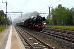 Die 03 2155-4 der WFL mit dem historischen Schnellzug der Berliner Dampflokfreunde auf der Fahrt von Berlin Schöneweide nach Zehdenick anlässlich des 2.