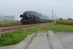 WFL 03 2155-4 mit dem DPN 24176 von Oberhof (Thür) nach Straußfurt, am 30.09.2017 in Kühnhausen. 