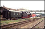 Bahnhofsfest am 26.6.1993 in Sinsheim: Der Sonderzug mit diversem Wagen und Lok Material ist angekommen.