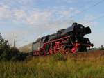 BR 03 1010 mit einem Sonderzug von Mnchengladbach nach Hamburg (ins Miniatur Wunderland) am 18.8.07 gegen 8:00 Uhr kurz vor Syke.