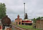 PRESS 118 757-4 am 04.05.2024 beim Frühlingsfest im Lokbahnhof Sonneberg (Thür). Links steht der Kessel der 03 243. 