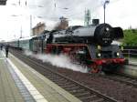 Sonderzug aus Berlin nach Neuzelle bei einer Scheinanfahrt in Lbbenau mit der Dampflok der Baureihe 03