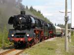 Der Heizhausexpress mit BR 03 1010-2 u BR 41 1144-9 im Bahnhof Muldenberg/V.