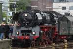 Sie fhrt wieder !!!!03 1010 mit dem Sonderzug  Rund um Hamburg wartet die gute Alte 03er im Bahnhof Hamburg-Altona auf die Ausfahrt.(23.07.2011)