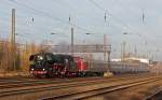 Der Sonderzug des Eisenbahnmuseums Vienenburg am 03.12.2011 zum Striezelmarkt nach Dresden wurde ab Halle(Saale) mit der Schnellzugdampflok 03 1010 bespannt.