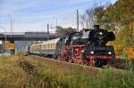 03 1010 mit ihrem Sonderzug kurz vor ihrem ehemaligen Heimatbahnhof Stralsund am 27.10.2012