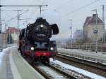 Die Lok der 03er BR auf Sonderfahrt durchfhrt den Bahnhof Pasewalk in Richtung Neubrandenburg bis Neustrelitz.