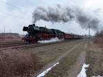 Wenig zu schleppen hatte 03 2155 am 31.03.2013 bei der Aussfahrt aus dem Zwickauer Hauptbahnhof.