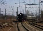 03 1010 und 35 1097 bei der Einfahrt in Dresden Hbf am 07.04.13.