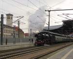 WFL 03 2155-4 mit dem DbZ 91421 von Weimar nach Meiningen, am 13.04.2013 beim Halt in Erfurt Hbf.