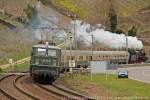 03 1010 und 242 151-9 mit dem Rheingoldzug am 22.03.2014 in Oberwesel.