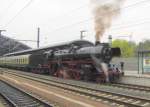 WFL 03 2155-4 mit dem DPE 25040  Bayernexpress  von Weimar nach Neuenmarkt-Wirsberg, am 12.04.2014 beim Halt in Erfurt Hbf.