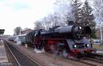 DR 03 1010 vom DB Museum Halle / Saale (Baujahr 1940, Borsig Hennigsdorf) mit Sonderzug der Traditionsgemeinschaft 50 3708-0 von Blankenburg nach Eisenach, KBS 335 Magdeburg - Erfurt, fotografiert im Bf. Sandersleben am 20.12.2014