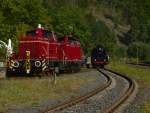 V 60 1140, V 100 2091 der VEB und dahinter der Publikumsliebling des Tages, die 03 2155 der WFL. Die drei stehen am hauseigenen Bahnsteig des BW Gerolstein am Tag des Denkmals. 

Gerolstein - Tag des Denkmals - 9.9.12