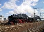 03 1010 und 35 1097 bei der Ausfahrt in Dresden Hbf am 07.04.13.