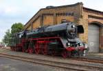 Die  03 1010 der Eisenbahntradition Halle P zu Gast beim 10. Berliner Eisenbahnfest im Bw Berlin Schneweide am 31.08.2013.

Hersteller:   BLW Hennigsdorf
Baujahr:      1940
Seriennummer: 14921
V max:        140 km/h