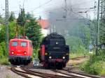 Die 140 184-3 hat ihre Wagons abgeliefert und fährt nun nach dem rangieren der 03 1010-2 zusammen in den Lüneburger Bf ein (Paralleleinfahrt). 13.06.2015