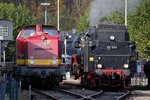 EBM 202 330-0 und 03 1010 in Bochum Dahlhausen, am 29.10.2016. Standort von einem öffentlichen Parkplatz fotografiert.