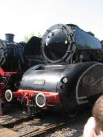 BR 10 001,  Der Schwan , im gleiendem Sonnenlicht beim 30jhrigem Jubilum des Museums Bochum-Dahlhausen am 28.04.2007.