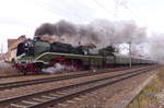 Dampf-Plus 18 201 mit dem DLr 24498 von Erfurt Pbf nach Arnstadt Hbf, am 09.12.2017 in Erfurt-Bischleben.