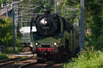 18 201 konnte mit dem SR 19784 auf seiner Heimreise nach Deutschland noch in Wien, kurz vor der Abzweigung nach Hütteldorf bei St.