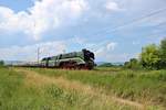 Schnellfahrdampflok 18 201 mit dem Rheingold Sonderzug am 10.06.18 bei Gau Algesheim 