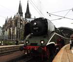 SCHNELLZUG-DAMPFLOK 18 201- EINE LEGENDE VOR DEM KÖLNER DOM....