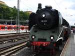 DAMPFLOK 18 201 IM HAUPTBAHNHOF KOBLENZ  Nach Ankunft aus KÖLN steht die legendäre 18 201 hier mittags am Bahnsteig im  Hbf.