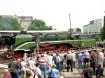 Das Highlight vom Sommerfest in Halle/Saale: 18 201 dreht auf der Drehscheibe fr die Fotografen ihre Runden.