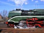 BR18201 Detailbild     Hier beim  Losfahren   , das Signal stellte sich gerade auf Grn    Magdeburg Sudenburg am 20.03.2009 um 13.43 Uhr