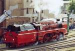 BR 18 201 bei der Lokparade zum Dresdner Dampflokfest 2004 in Dresden.