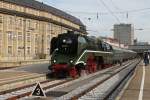 18 201 mit einem Sonderzug am 05.11.2011 in Mnchen Hbf.