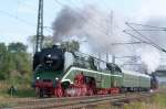 18 201 und 03 1010 Ausfahrt aus dem Bhf Naumburg/Saale Hbf 23.9.2011