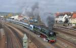 18 201 + 223 062 mit ALX84111 am 14.10.2012 bei der Ausfahrt aus Schwandorf. Die 18 201 wurde zum Bahntag in Regensburg berfhrt.