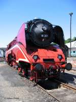 18 201, damals noch in rot, zur Fahrzeugschau am 18.06.2005 (ex  Tag des Eisenbahners ) im Bw Nossen.