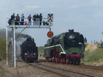 Parallelfahrt von 18 201 und Okz32-2 (aus Chabówka). Dampflokparade Wolsztyn, 30.4.2016