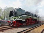 18 201 bei Sonnenschein auf der Strecke bei der Dampflokparade Wolsztyn am 30.