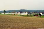 Am Morgen des 26.08.06 ist 18 201 mit einem Sonderzug von Chemnitz nach Finsterwalde unterwegs - hier kurz vor Glauchau.