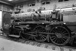 Blick auf den Kuppelradsatz der Dampflokomotive 18 505 im Eisenbahnmuseum Neustadt an der Weinstraße. (Dezember 2014)