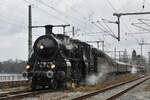 S 3/6 18478 (Verein Bayerisches Eisenbahnmuseum) dampft am 25.02.2023 mit ihrem Sonderzug von Nördlingen (mit Zubringer aus München) auf dem Bodenseedamm ihrem Zielbahnhof Lindau Insel