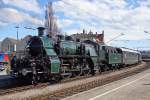 Die bayerische S 3/6 der Bayernbahn aus dem Bw Nördlingen im Bahnhof Lindau am 13.04.2013.

Hersteller: J.A. Maffei, München
Fabriknr.: 4536
Abnahmedatum: 01.08.1918
Erst-Bw: München Hbf
Umbeheimatungen: Augsburg, Ingolstadt, Lindau, Neu-Ulm, Ulm, Winterthur
Heimat-Bw. z.Z.d. Aufnahme: BEM Nördlingen
Eigentümer z.z.d. Aufnahme: Bayerisches Eisenbahnmuseum Nördlingen
ursprüngl. Fahrzeugnr.: 3673
UIC-Nr.: 90 80 0018 478-2 D-BYB
Betreibernr. z.Z.d. Aufnahme: 3673
Umnummerierungen: 18 478
z-Stellung: 13.04.1959
Ausmusterung: 14.07.1960
Radsatzfolge: 2'C1'h4v
Vmax (km/h): 120
Leistung (Psi): 1.770
Dienstmasse mit Tender (t): 135
Dienstmasse ohne Tender (t): 90
max. Radsatzfahrmasse (t): 17
LüP (mm): 23.230