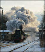 Tender voraus beschleunigt die Dampflok 35 1097-1 (Interessengemeinschaft Traditionslok 58 3047 e.V. (IGTL) Glauchau/Sachsen) am 04.01.2025 den Leerzug des SEM Chemnitz-Hilbersdorf für den DZ 21092 Chemnitz Hbf - Dresden-Neustadt in Niederwiesa die Steigung nach Chemnitz hinauf. Mein Gruß geht hiermit an die Lokmannschaft zurück.