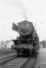 Im Juli 1966 steht 23 043 im Hagener Hbf abfahrbereit vor einem Zug in Richtung Warburg